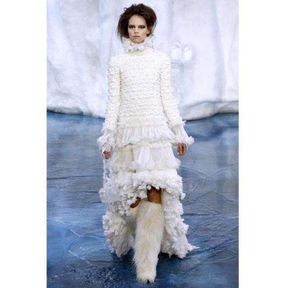 CHANEL 10A Faux Fur Boots - Picture 3 of 8